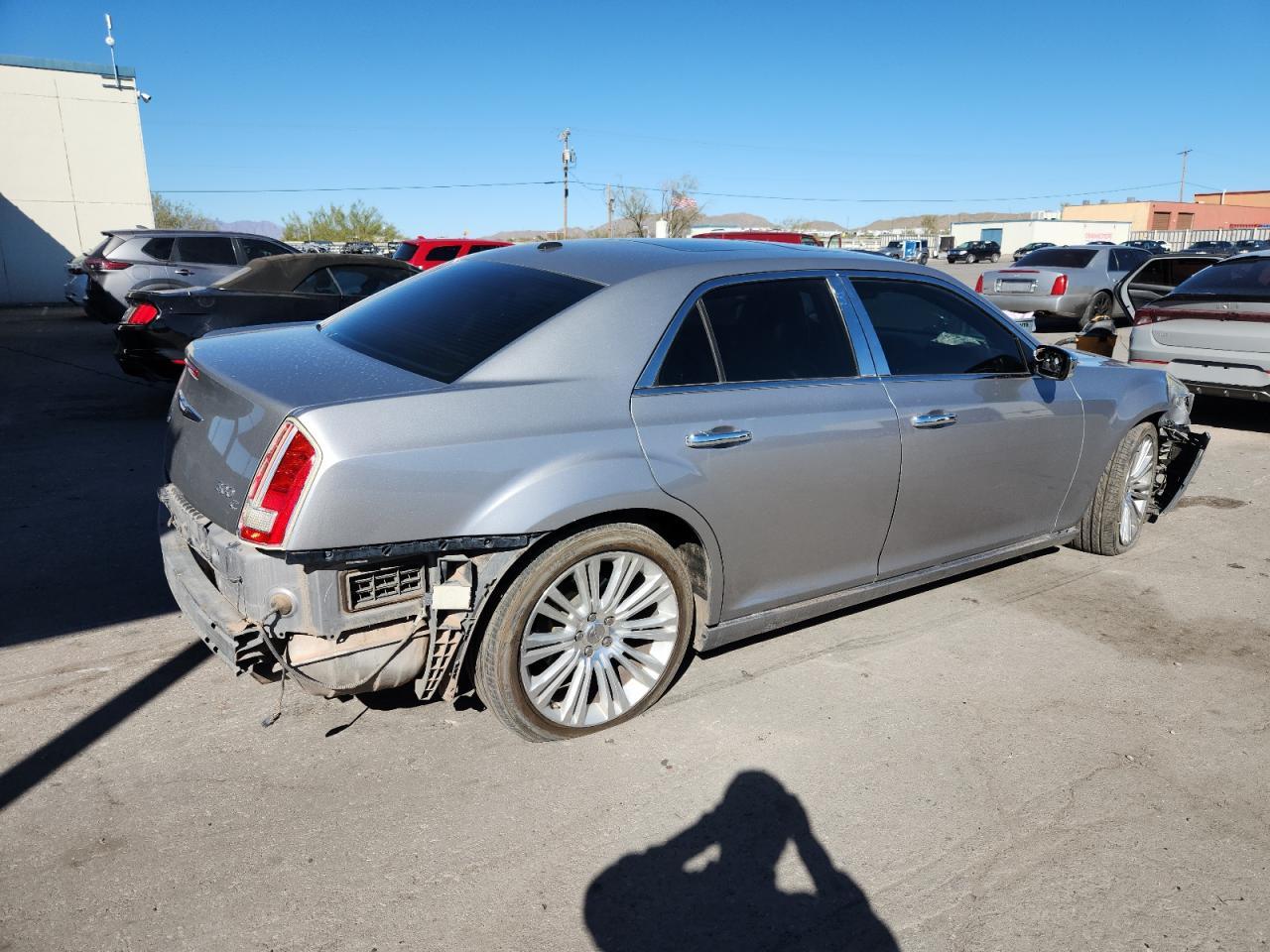 2011 Chrysler 300C - Фото 3