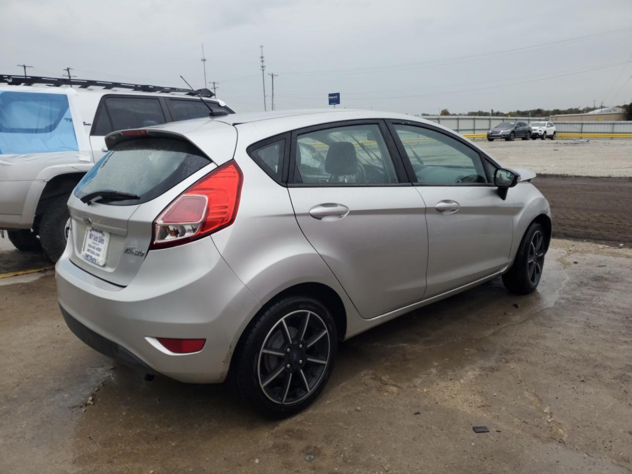 2016 Ford Fiesta Se - Фото 3