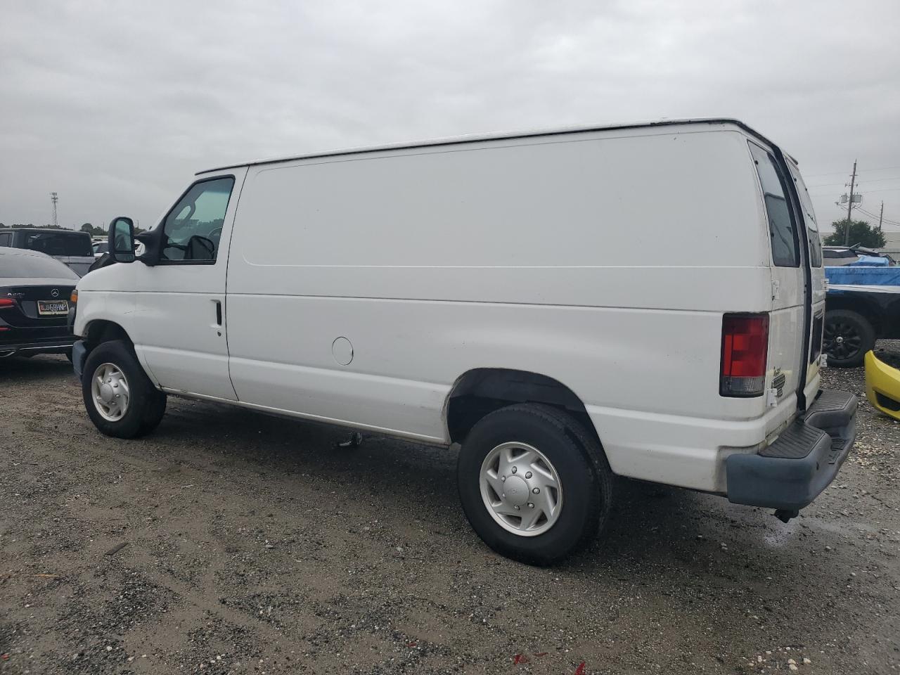 2012 Ford Econoline E350 Super Duty Van - Фото 2