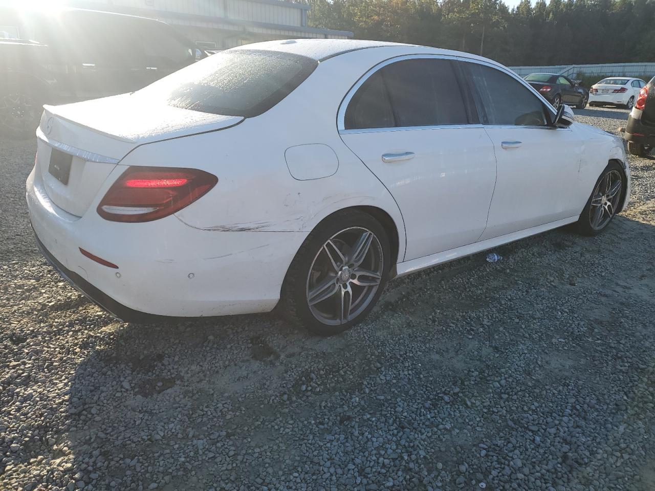 2017 Mercedes-Benz E 300 - Фото 3