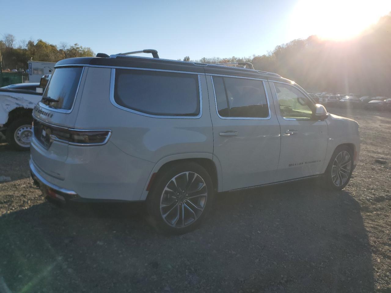 2022 Jeep Grand Wagoneer Series Iii - Фото 3