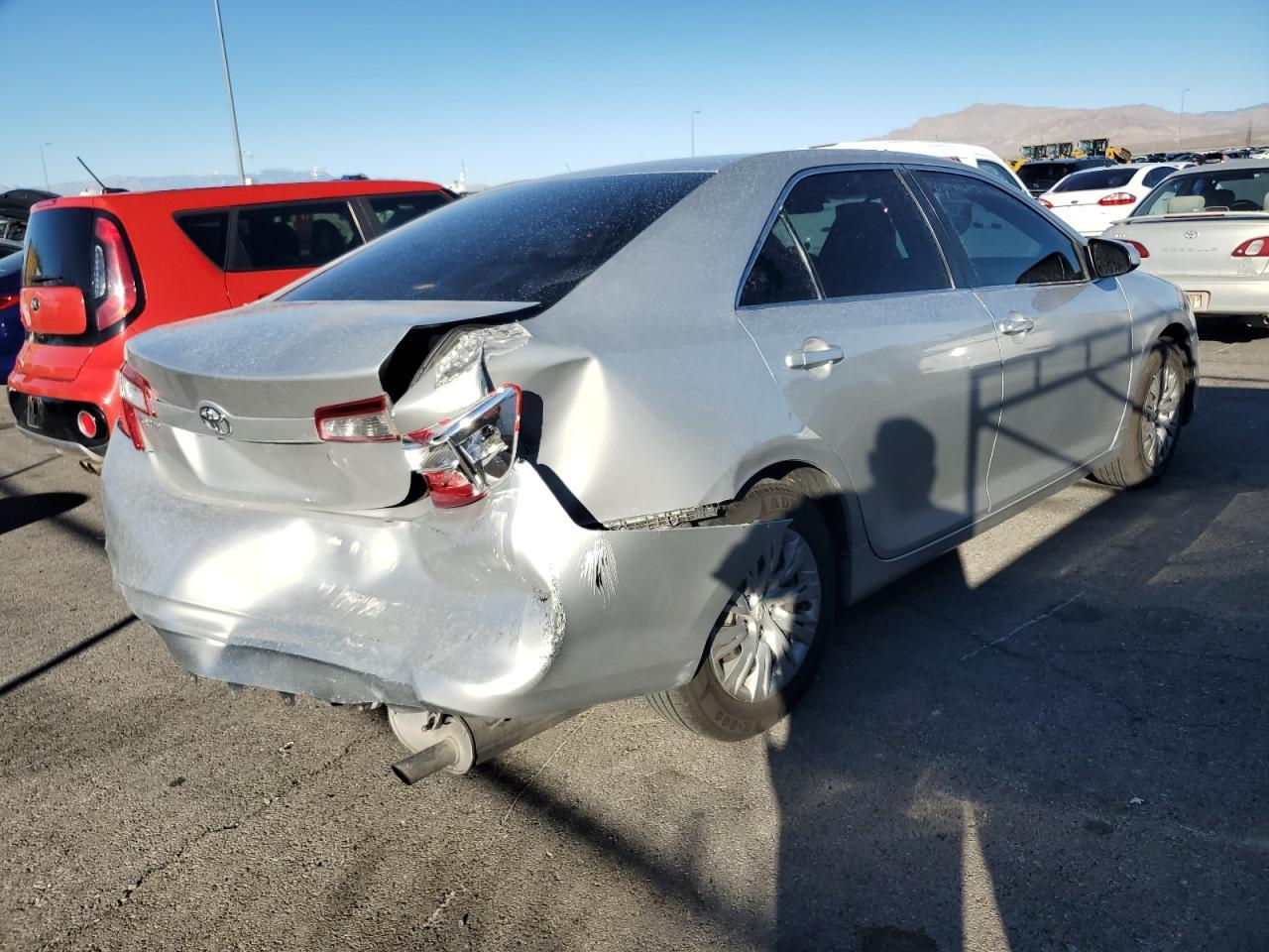 2012 Toyota Camry Base - Фото 3