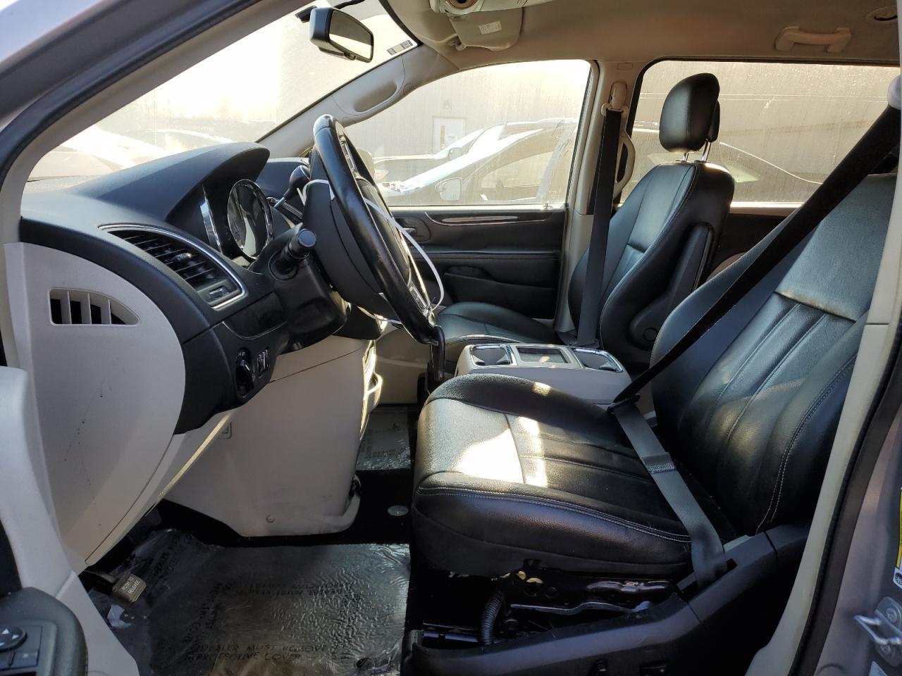 2016 Chrysler Town & Country Touring - Фото 7