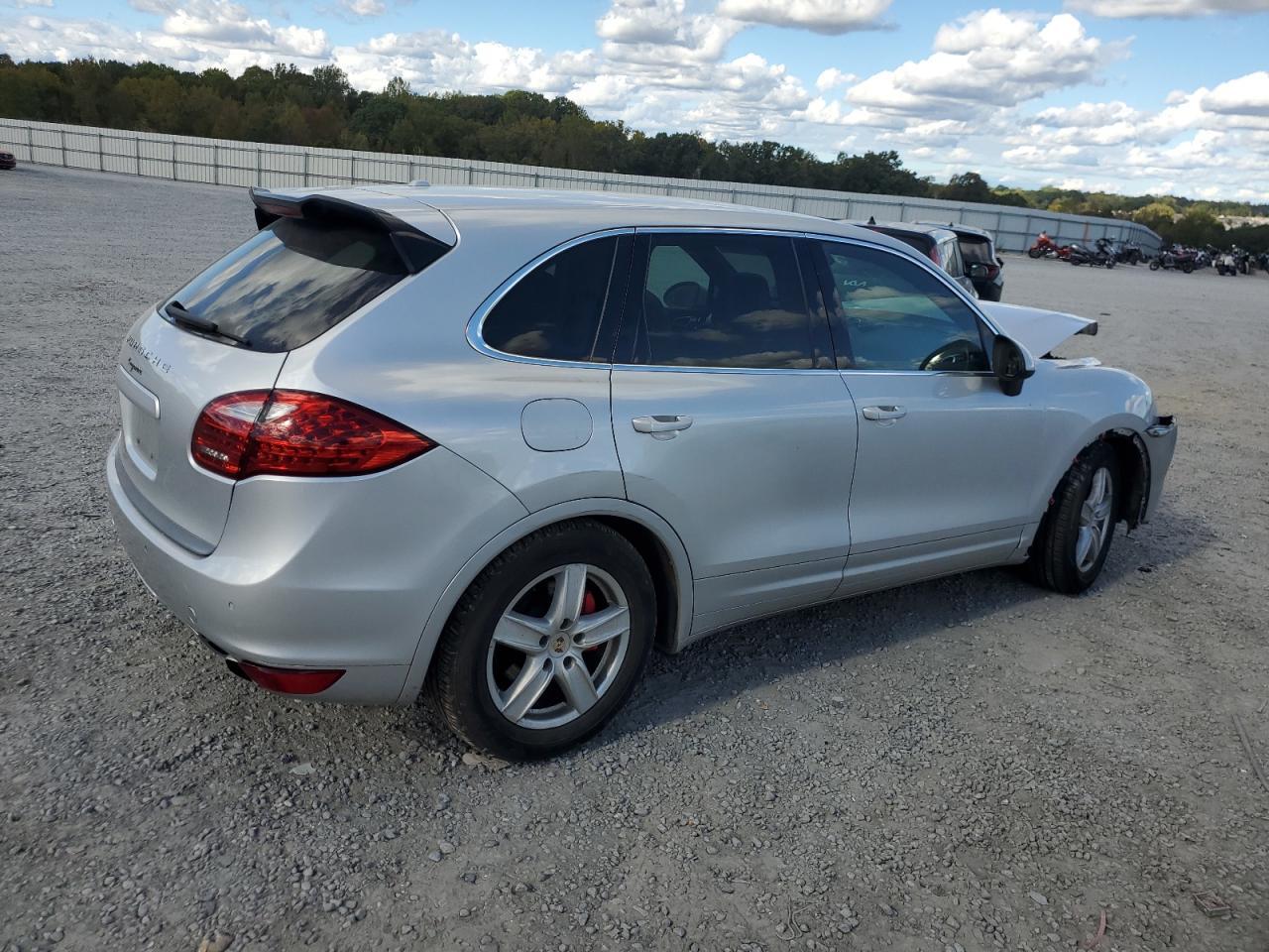 2012 Porsche Cayenne - Image 3