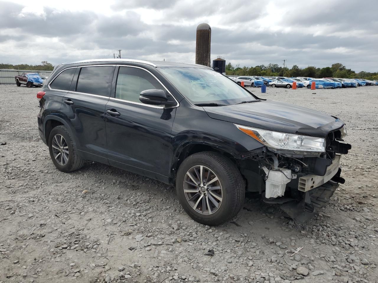 2017 Toyota Highlander Se - Фото 4