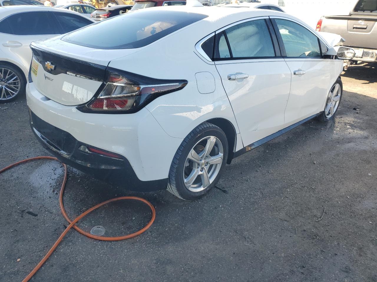 2017 Chevrolet Volt Lt - Image 3