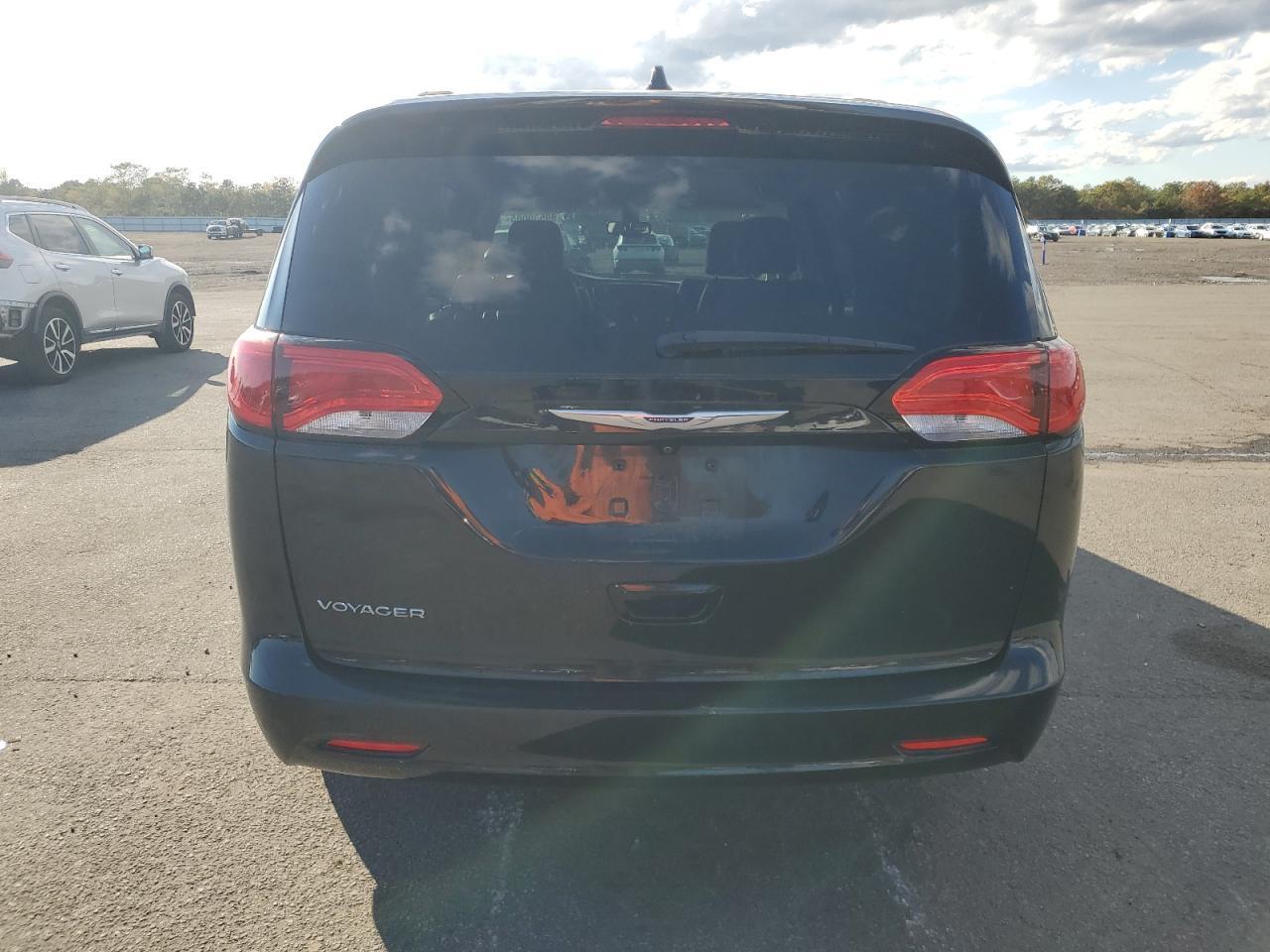 2020 Chrysler Voyager Lxi - Фото 6