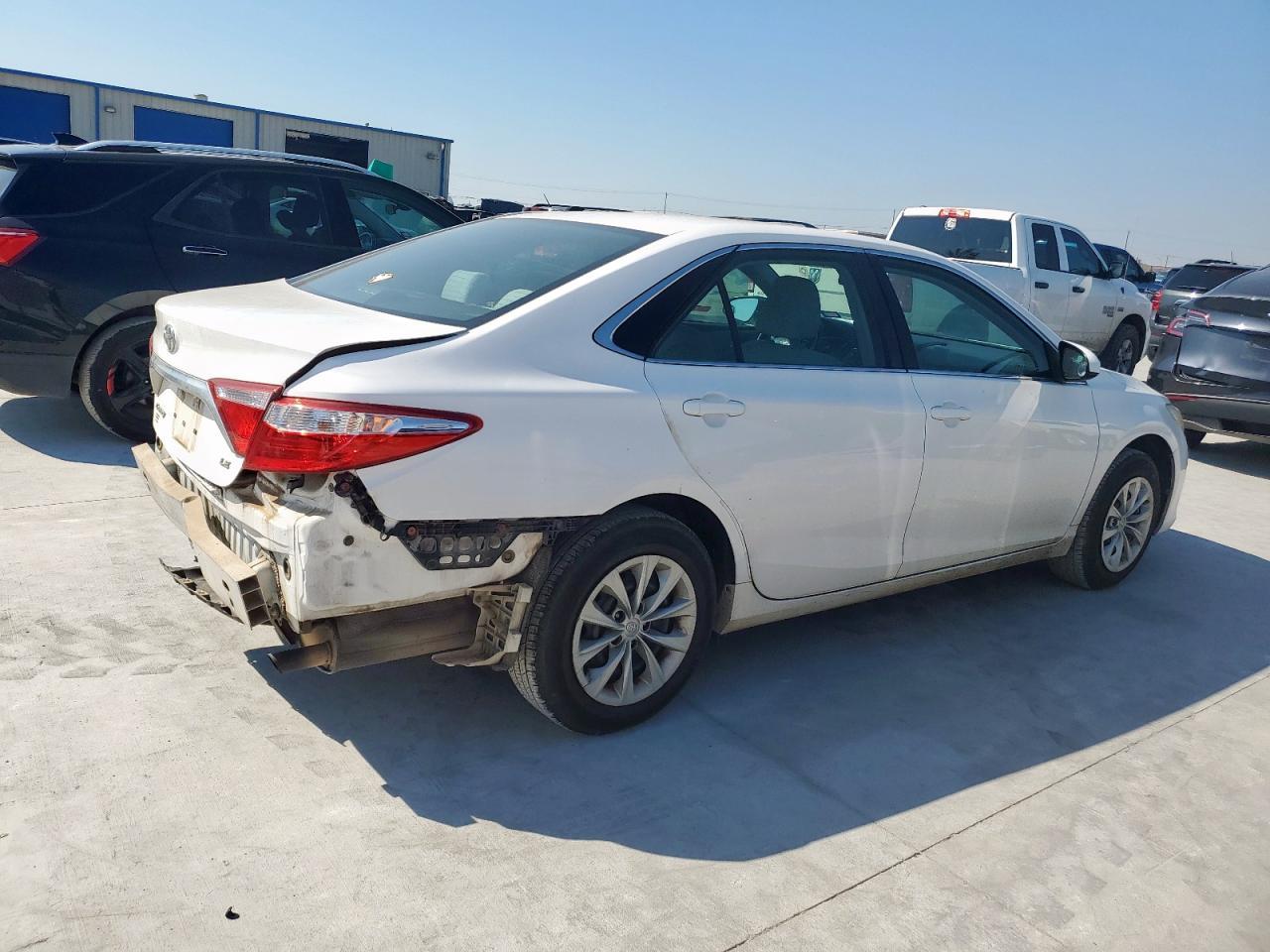 2016 Toyota Camry Le - Image 3