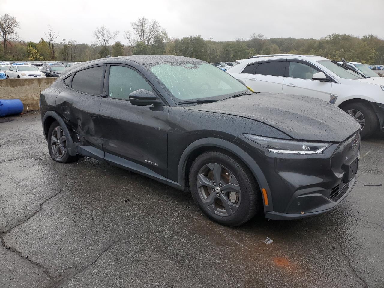 2022 Ford Mustang Mach-E Select - Image 4