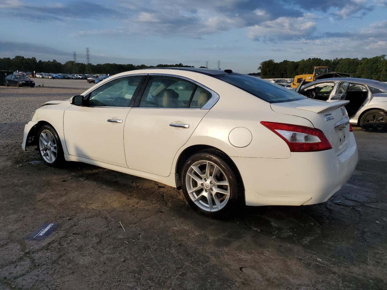 2011 Nissan Maxima S - Image 2