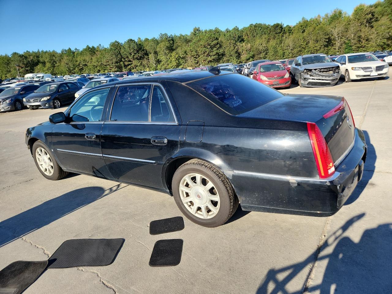 2010 Cadillac Dts - Image 2