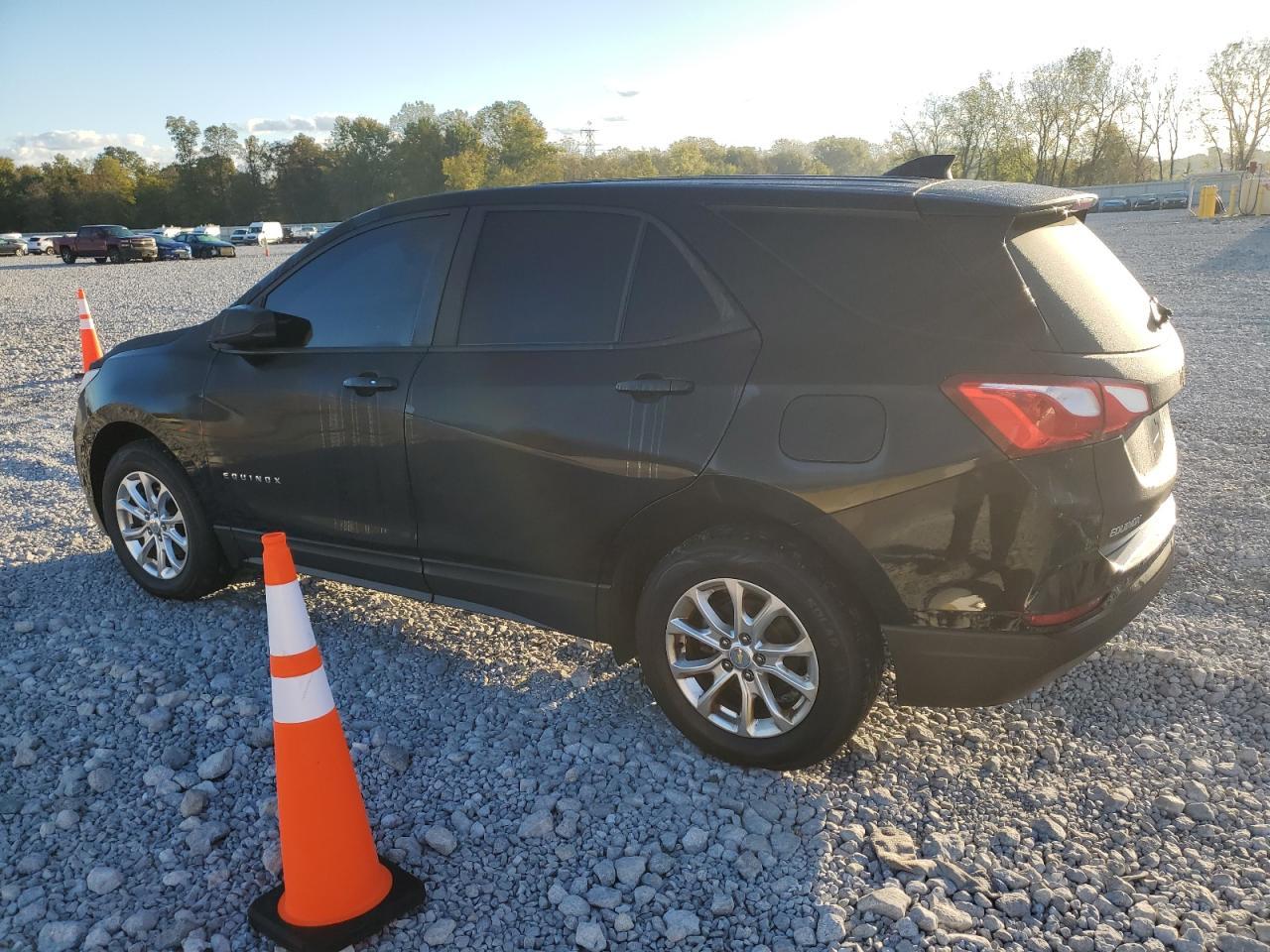 2020 Chevrolet Equinox Ls - Фото 2