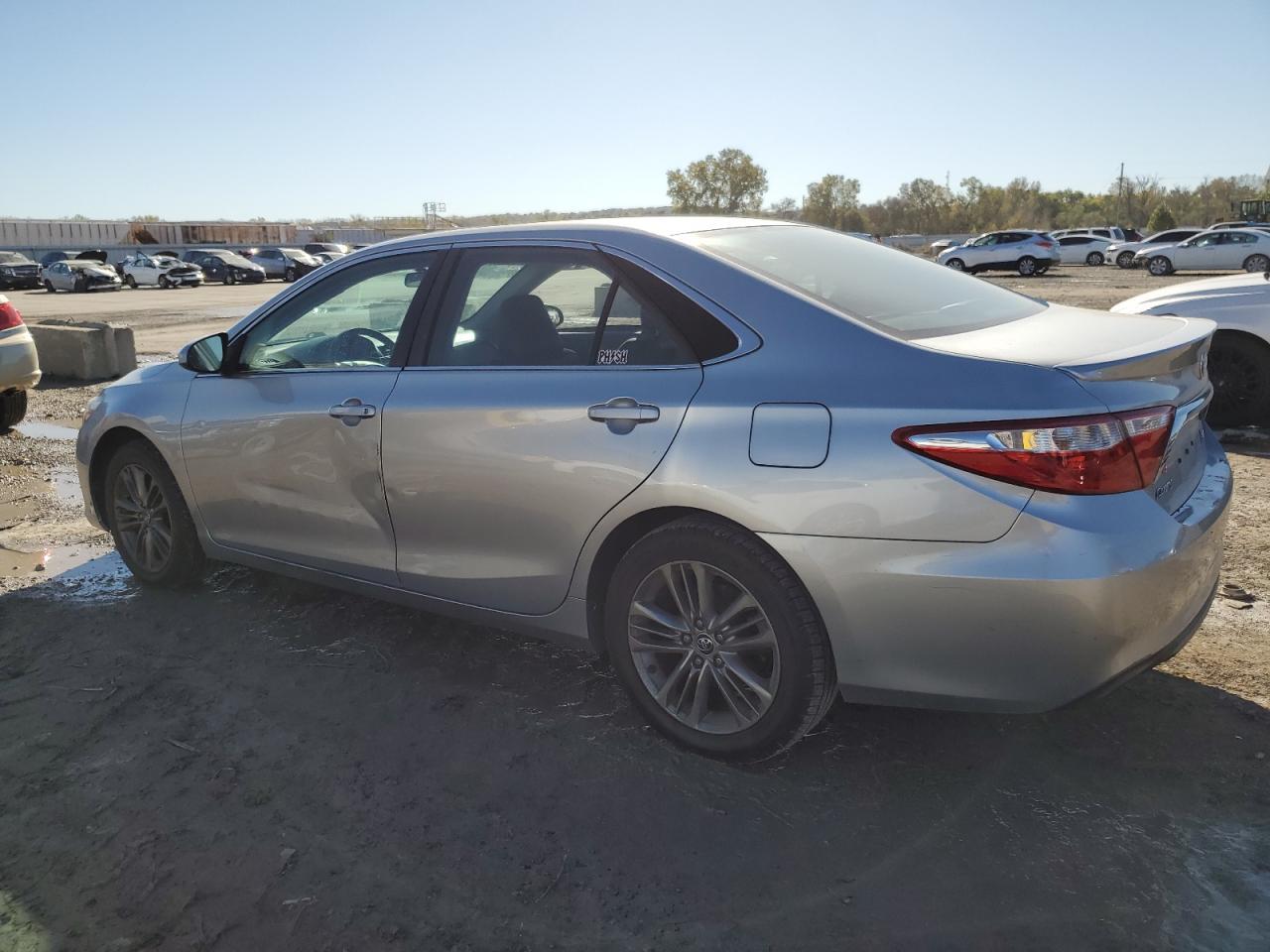 2015 Toyota Camry Le - Фото 2