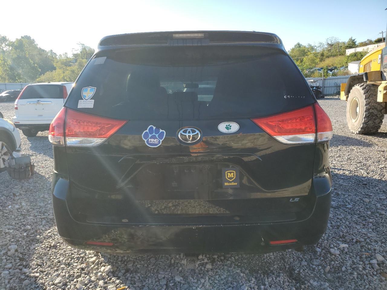 2011 Toyota Sienna Le - Фото 6