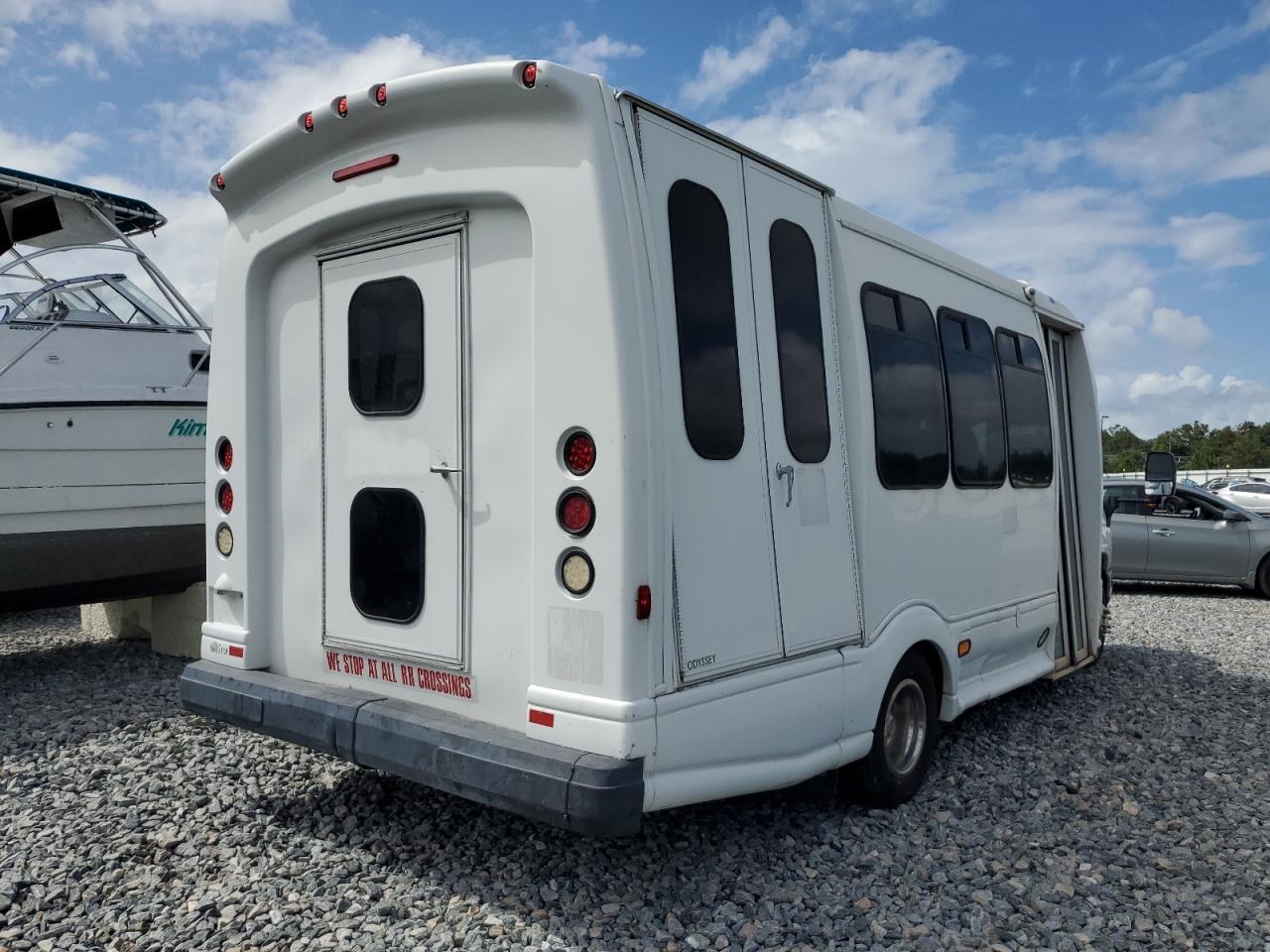 2014 Ford Econoline E450 Super Duty Cutaway Van - Фото 3