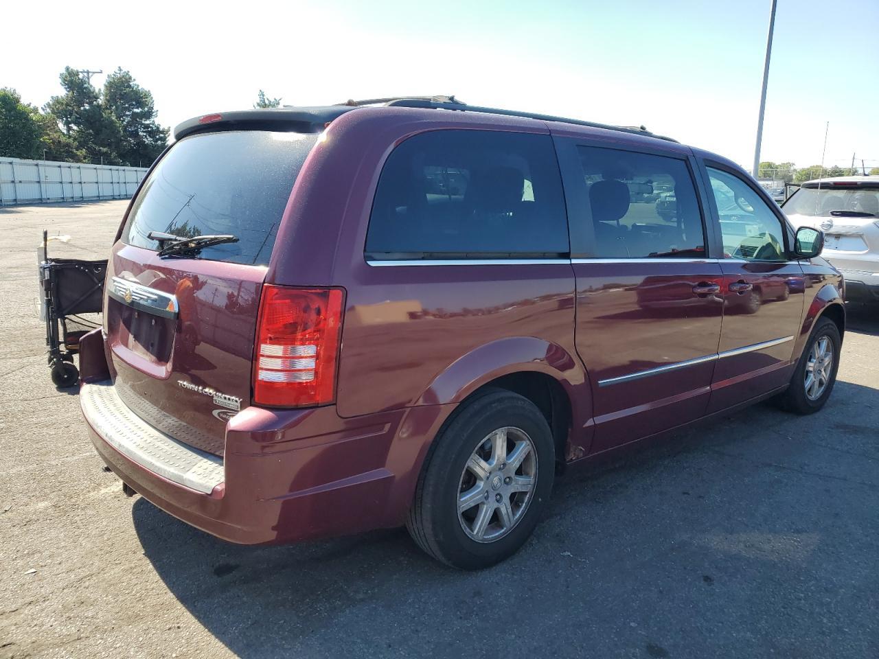 2009 Chrysler Town & Country Touring - Фото 3
