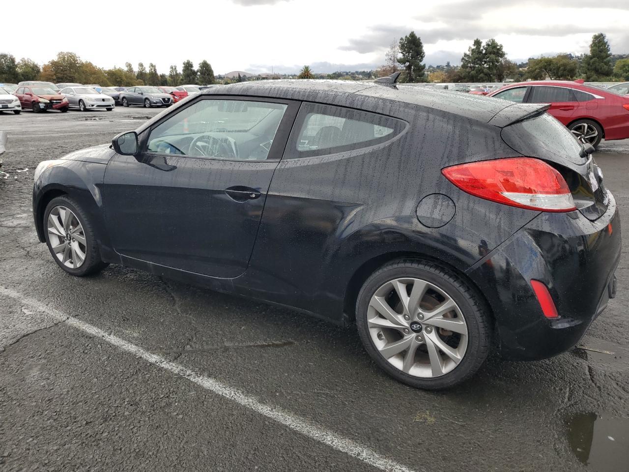 2017 Hyundai Veloster - Фото 2