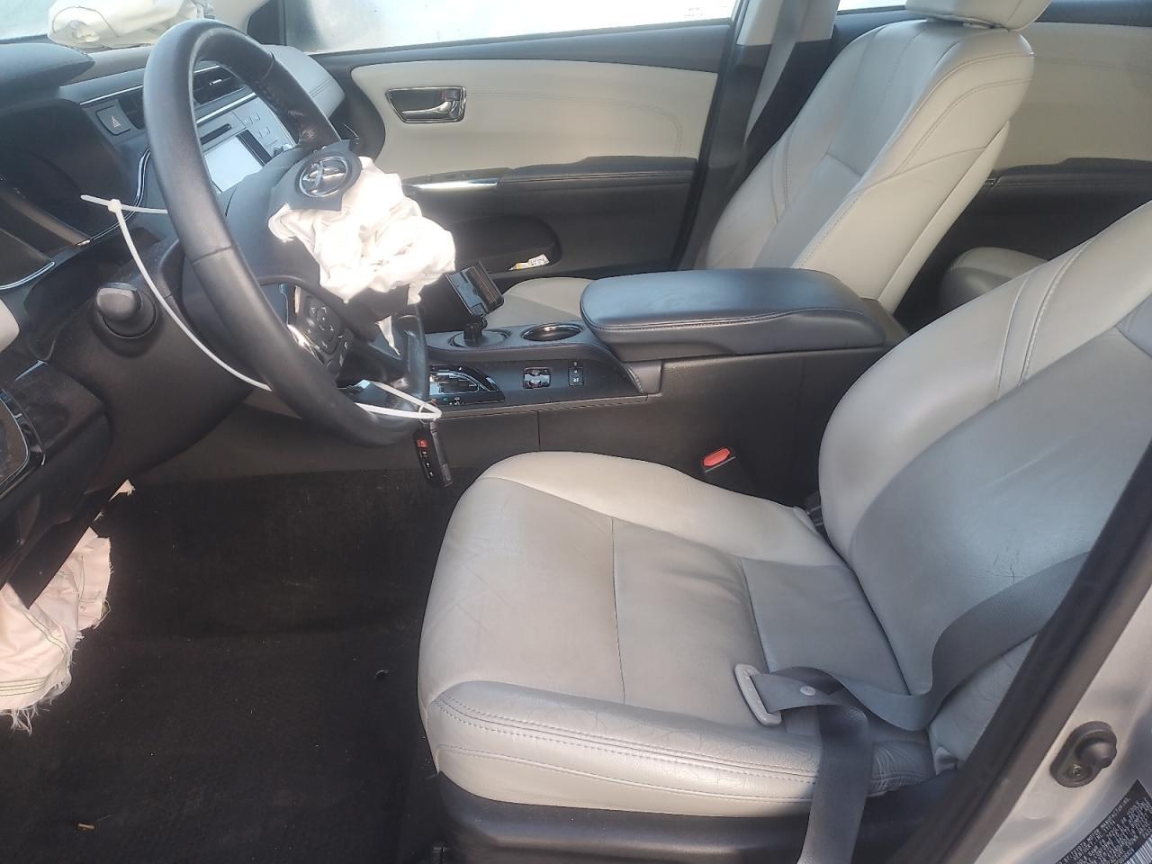 2015 Toyota Avalon Hybrid - Image 7