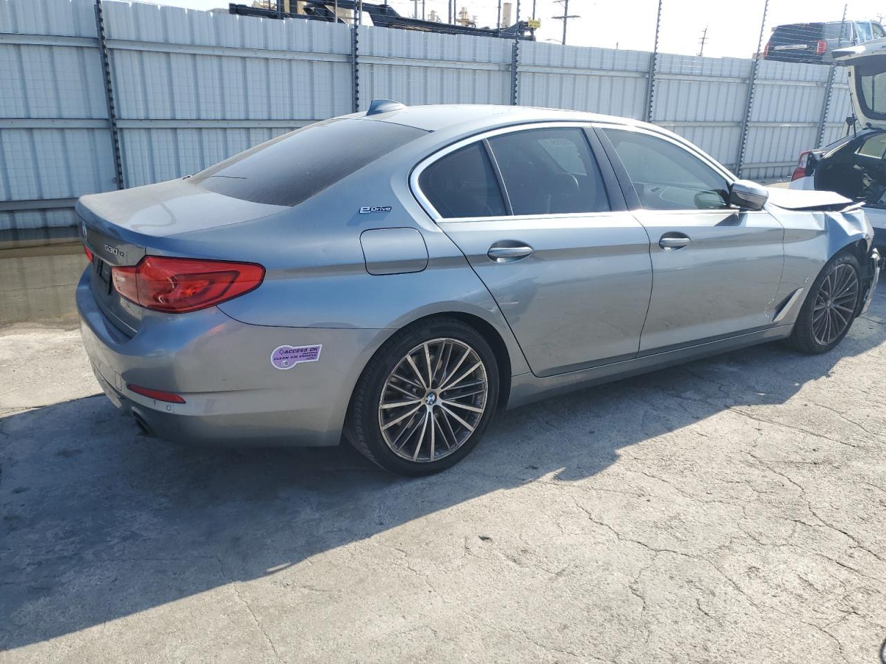 2019 BMW 530E - Фото 3
