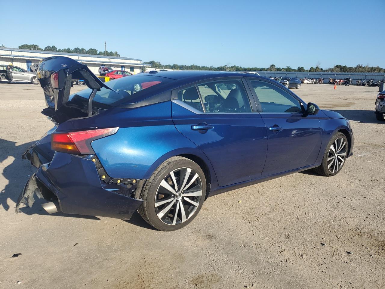 2022 Nissan Altima Sr - Image 3