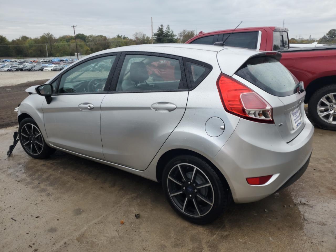 2016 Ford Fiesta Se - Фото 2