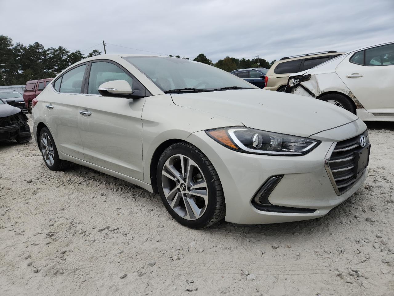 2017 Hyundai Elantra - Фото 4