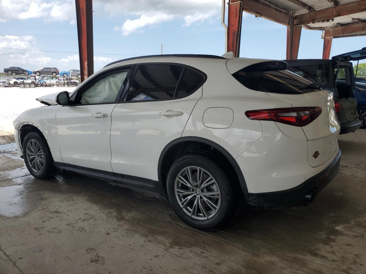 2022 Alfa Romeo Stelvio - Image 2