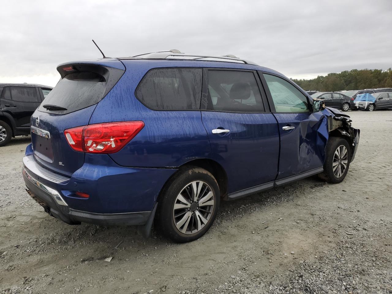2017 Nissan Pathfinder S - Фото 3