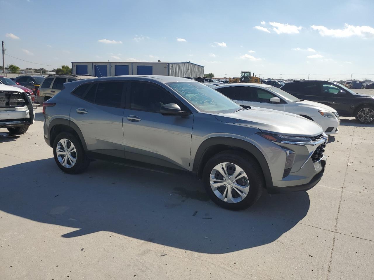 2025 Chevrolet Trax Ls - Фото 4
