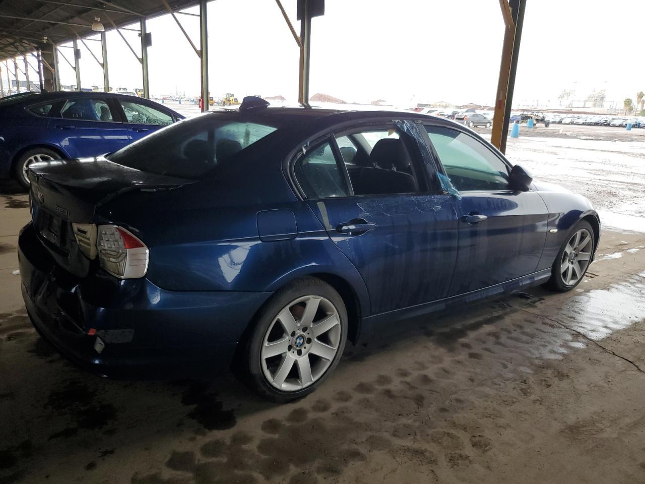 2011 BMW 323 I - Image 3