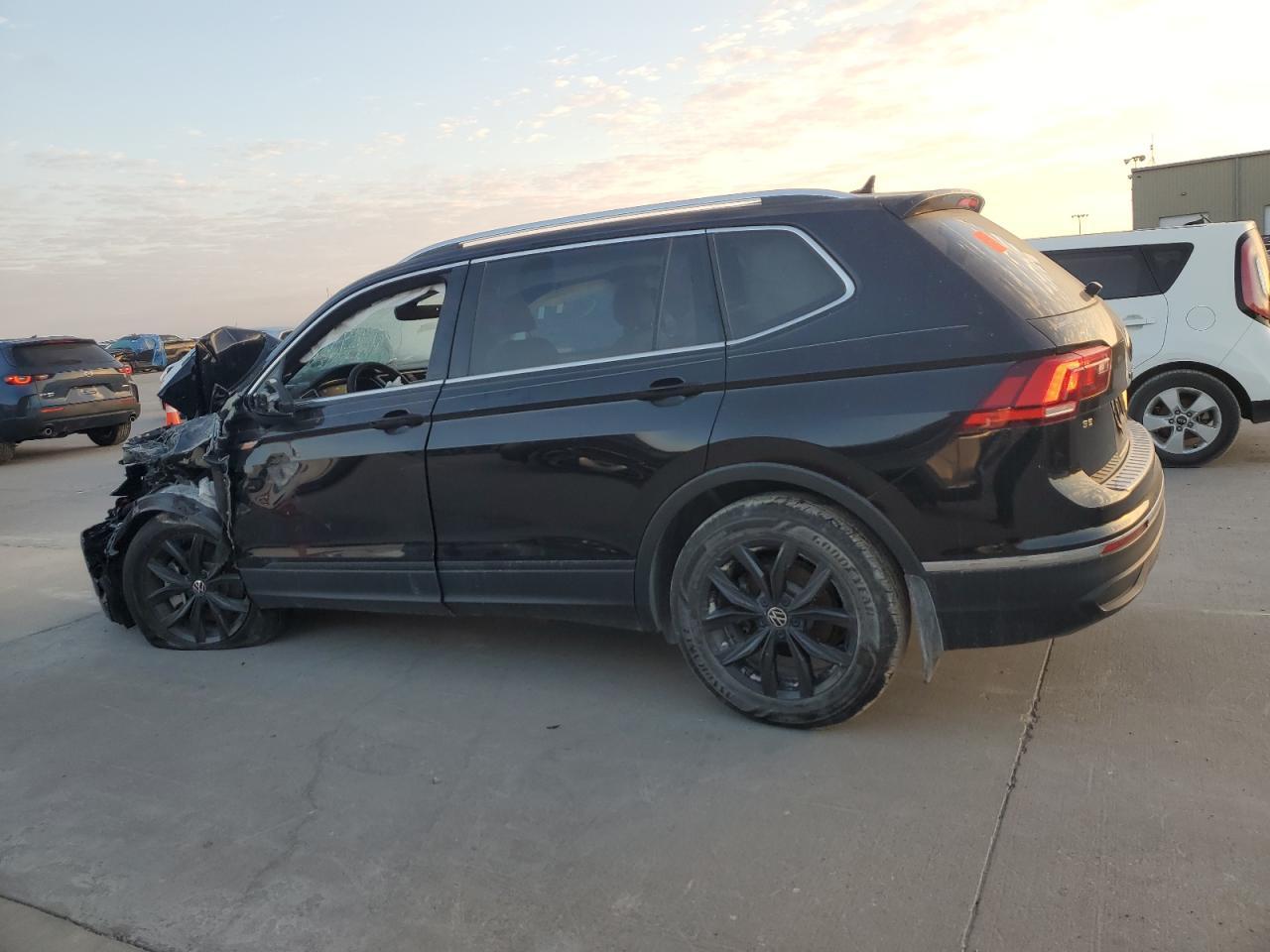 2024 Volkswagen Tiguan Se - Image 2