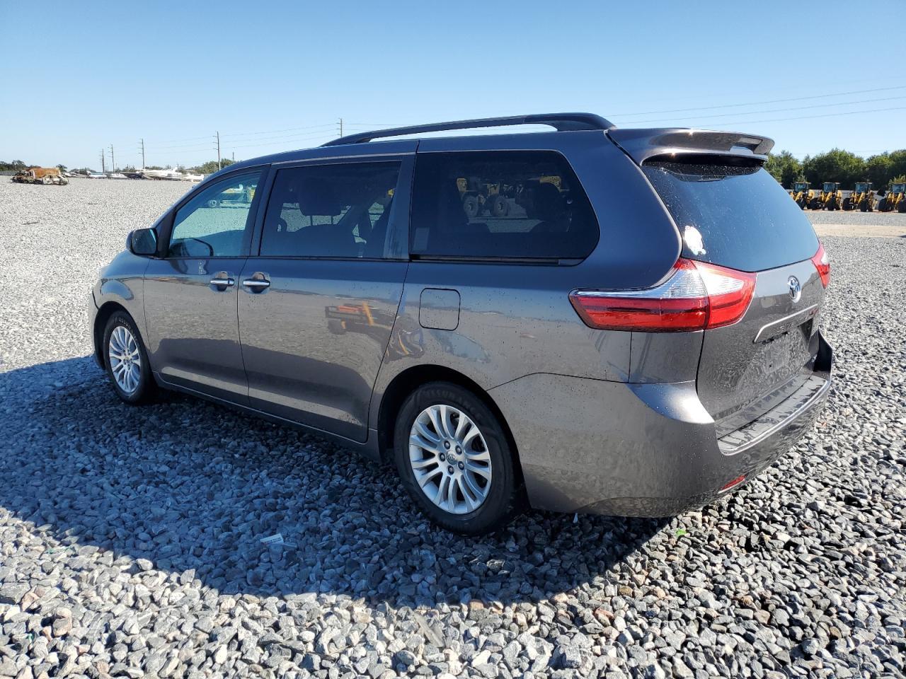 2015 Toyota Sienna Xle - Фото 2