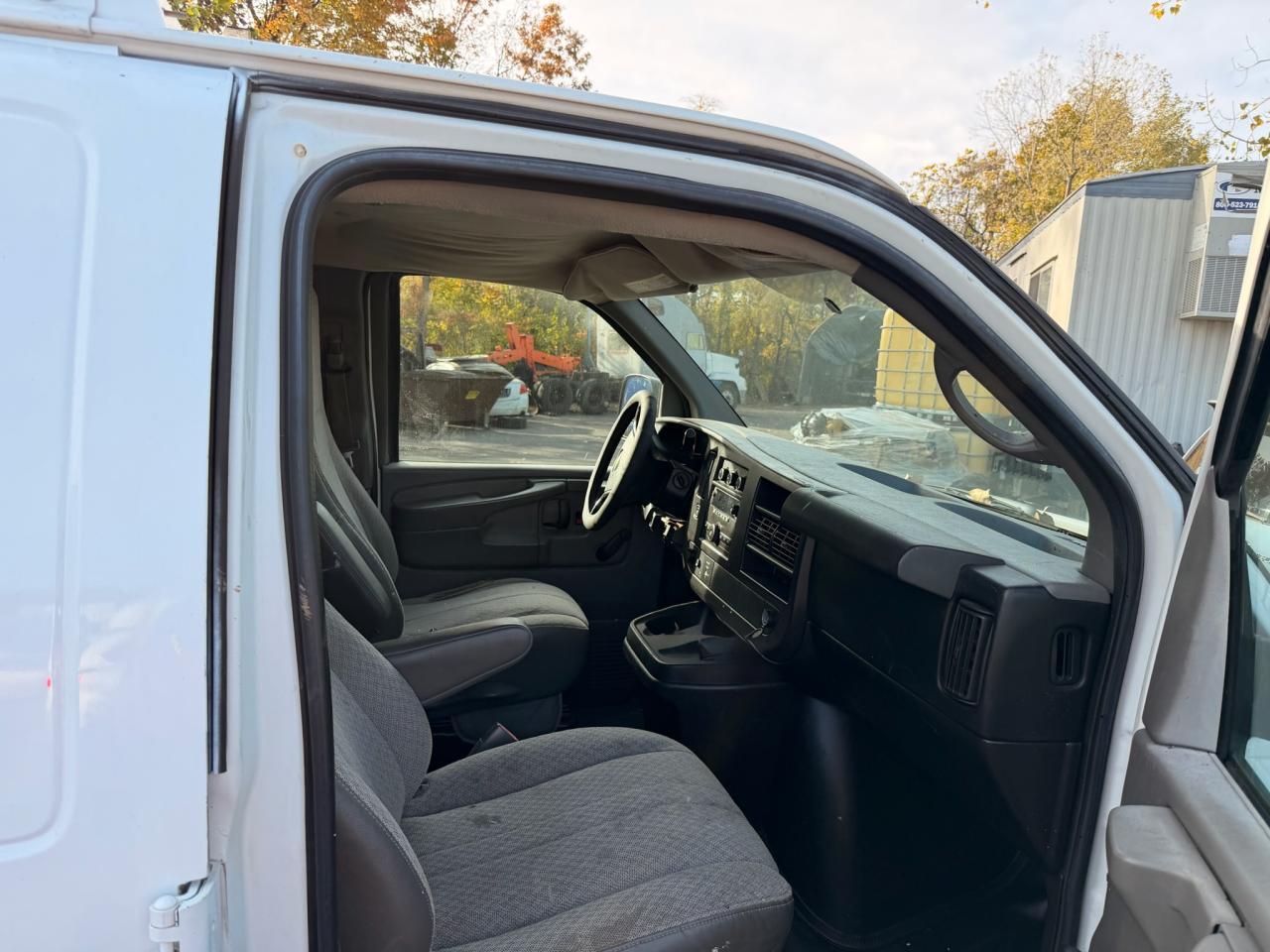 2011 Chevrolet Express G2500 - Фото 5