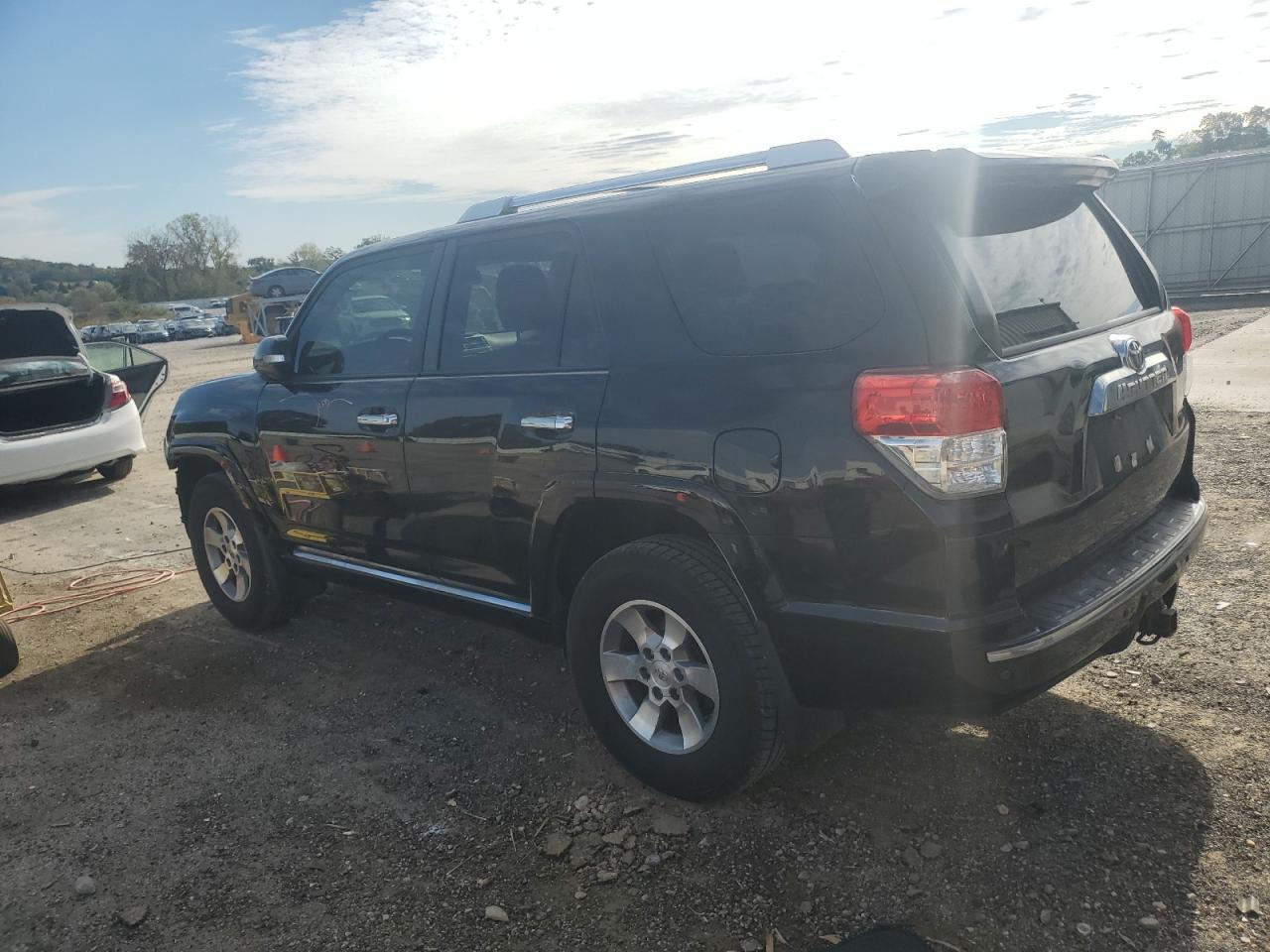 2011 Toyota 4Runner Sr5 - Фото 2
