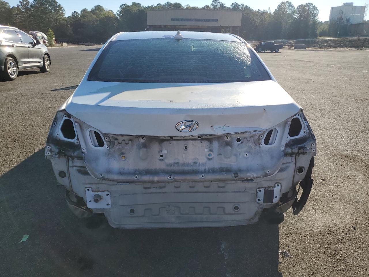 2013 Hyundai Genesis 3.8L - Фото 6