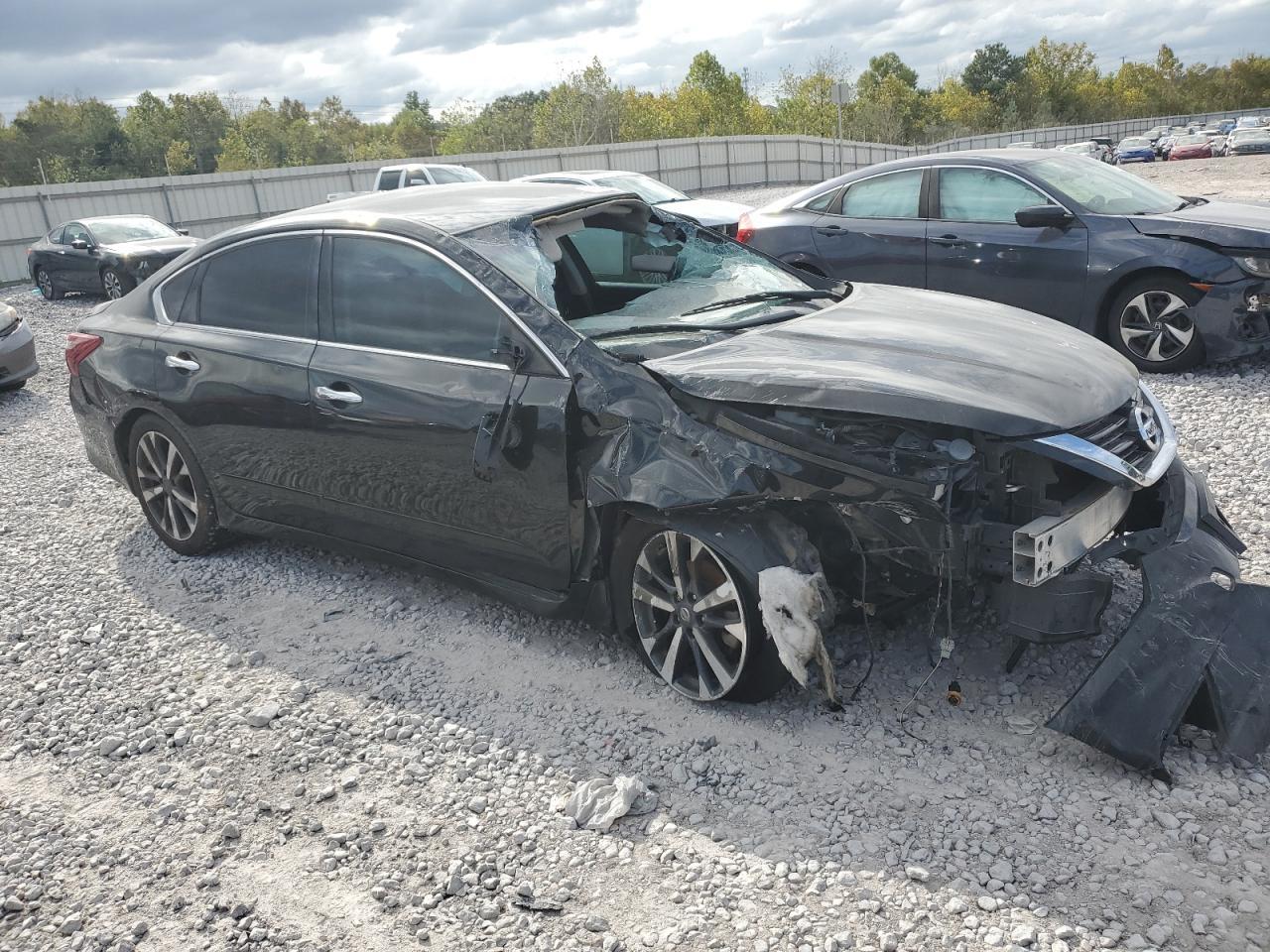 2017 Nissan Altima - Image 4