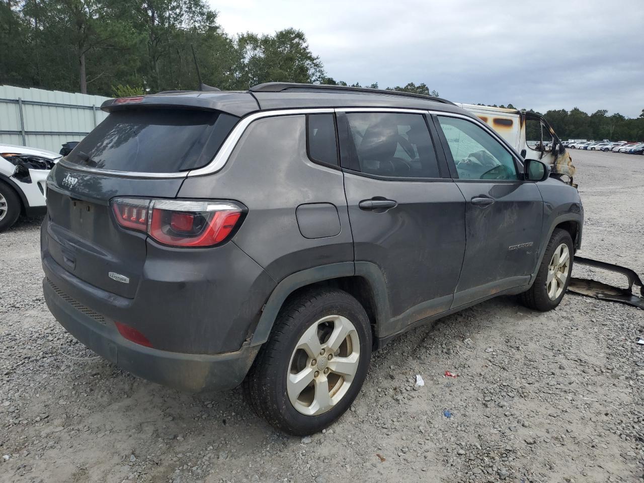 2019 Jeep Compass Latitude - Image 3