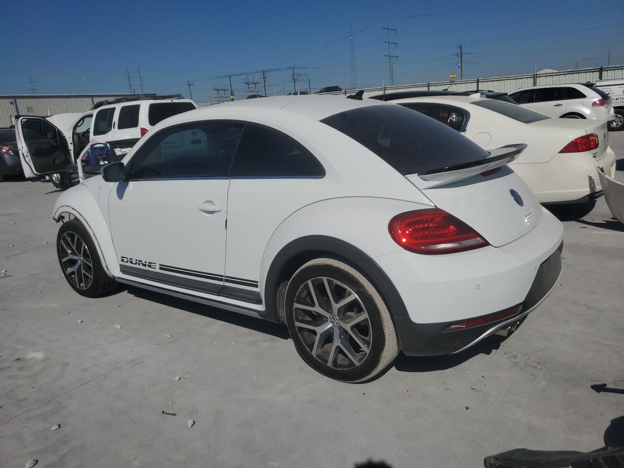 2016 Volkswagen Beetle Dune - Фото 2