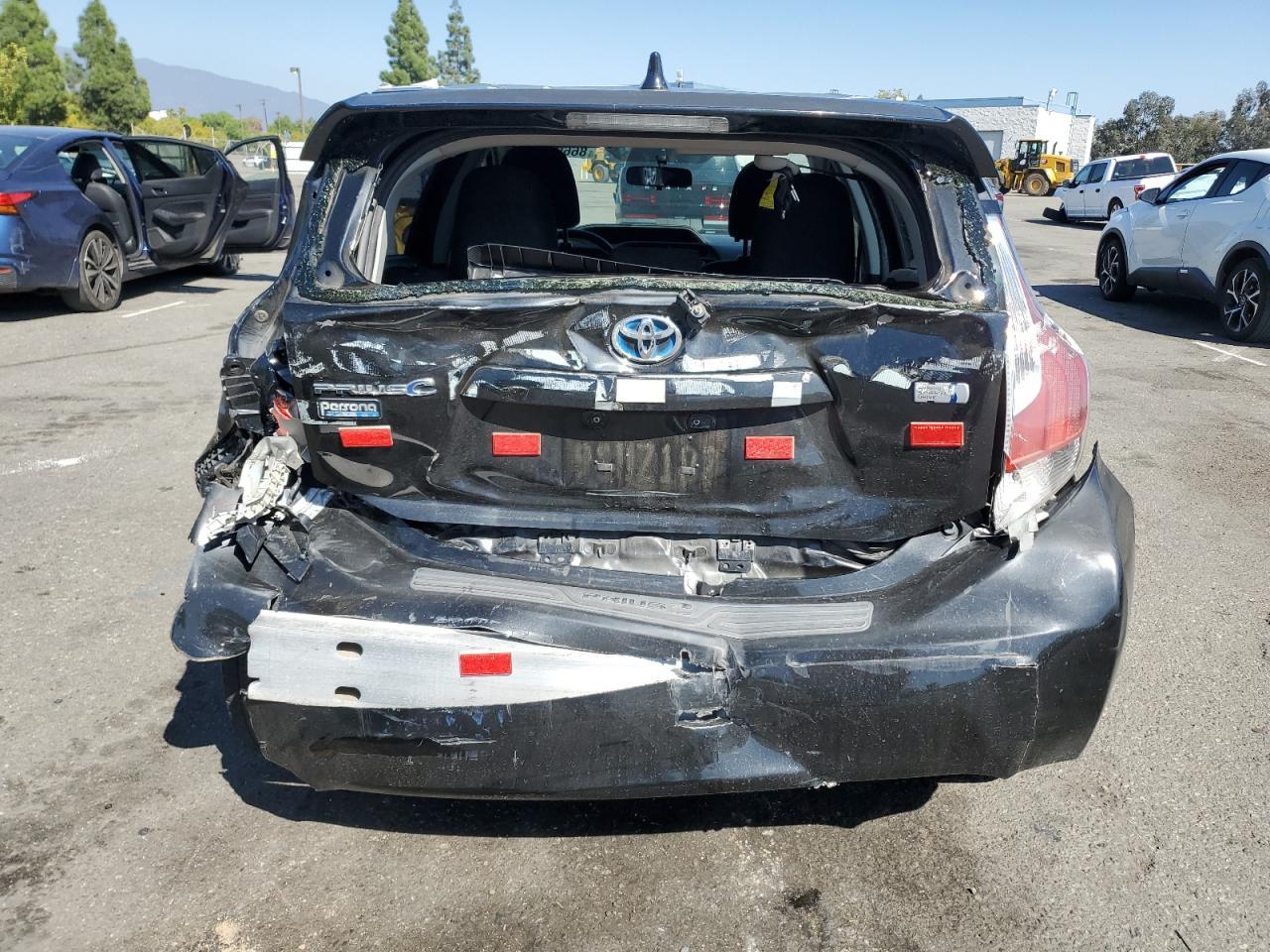 2016 Toyota Prius C - Image 6