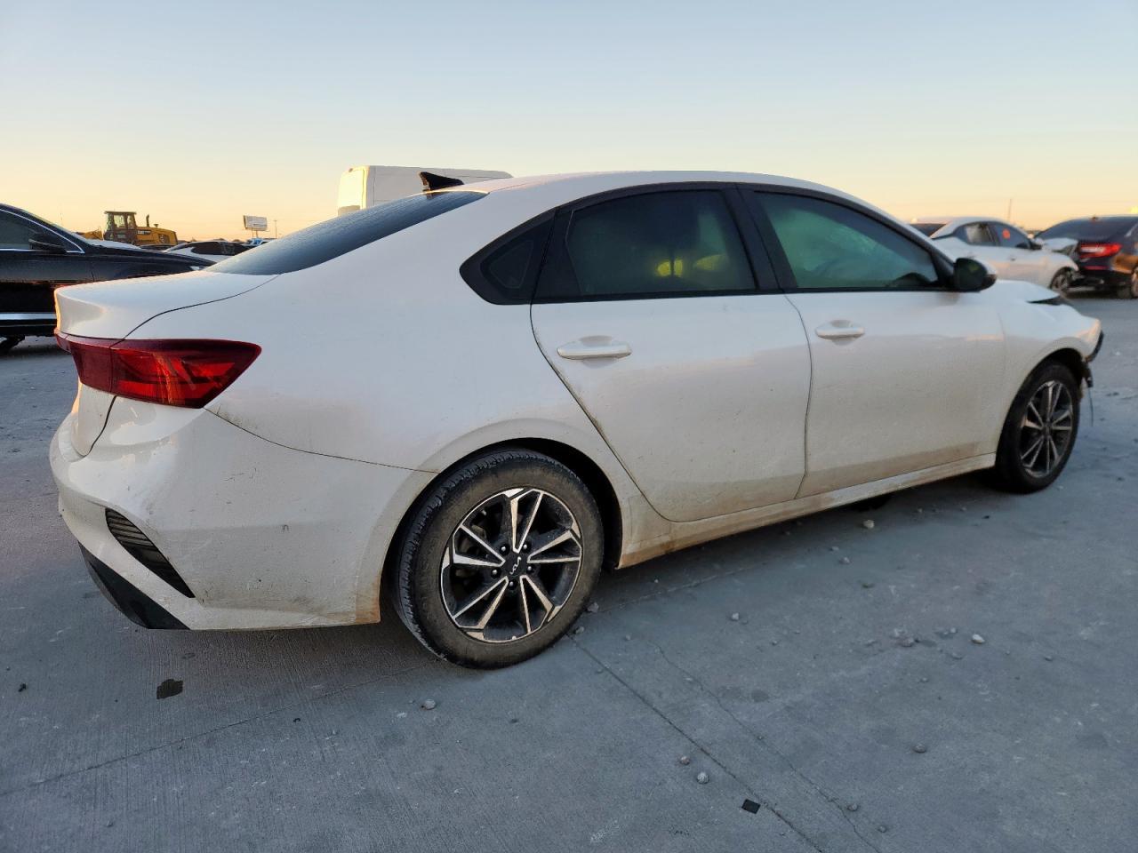 2023 Kia Forte Lx - Image 3