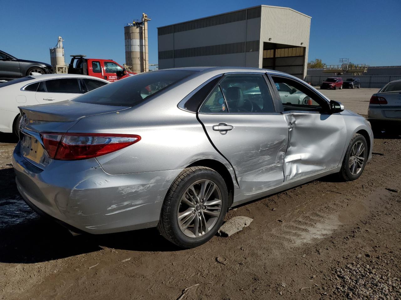 2015 Toyota Camry Le - Фото 3