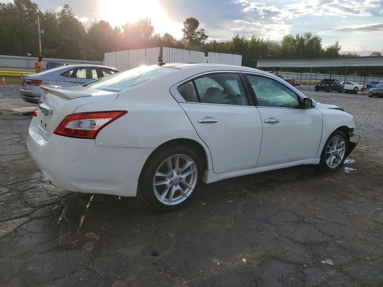 2011 Nissan Maxima S - Image 3