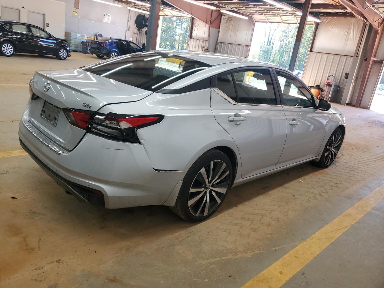 2022 Nissan Altima Sr - Фото 3