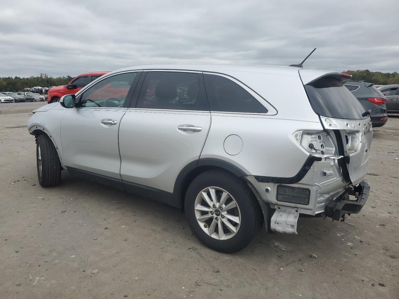 2019 Kia Sorento L - Image 2