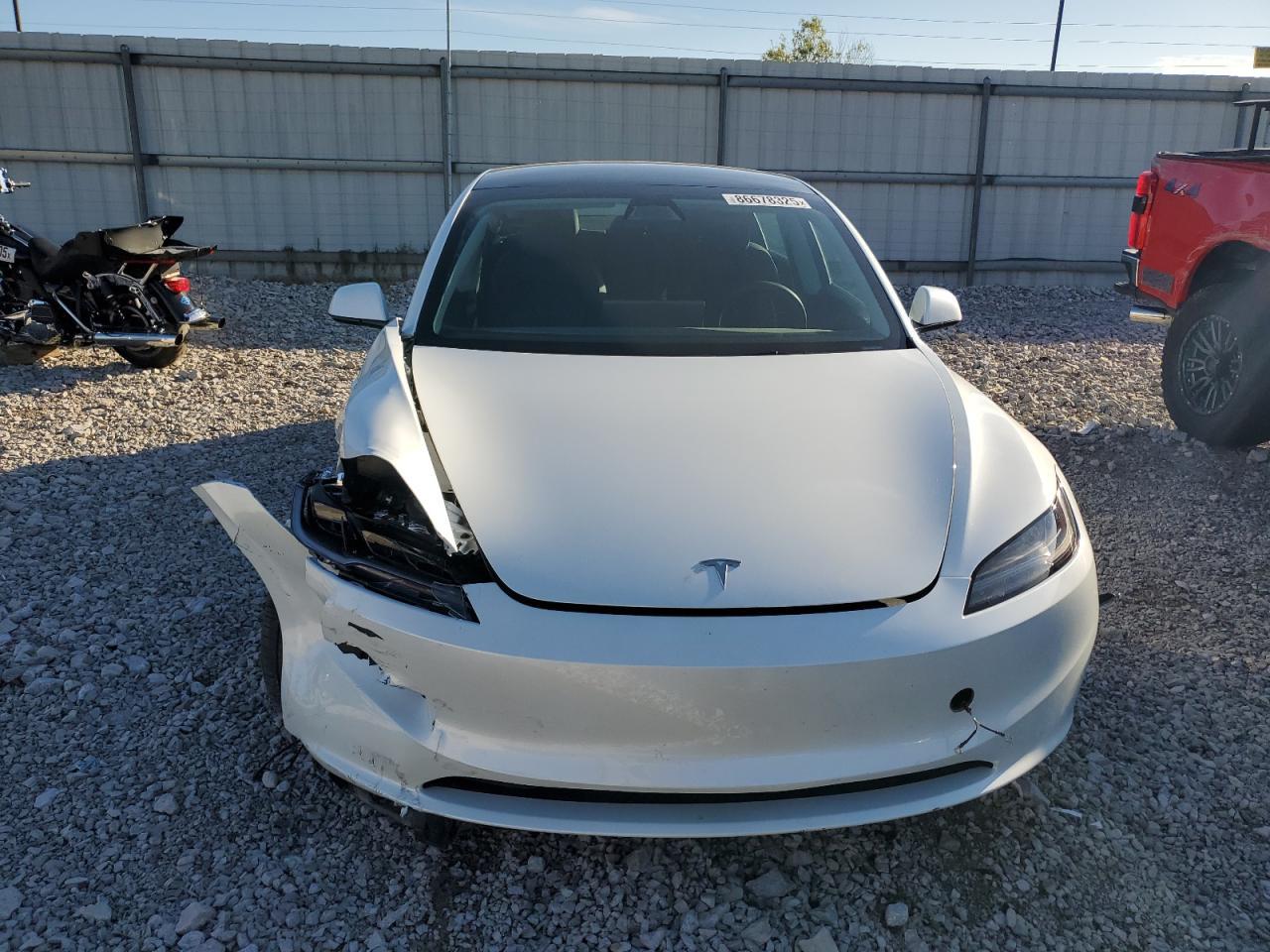2024 Tesla Model 3 - Фото 5