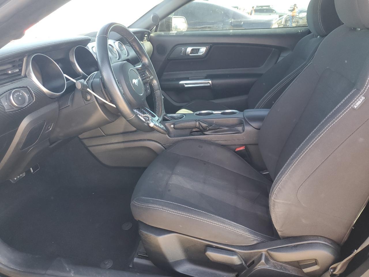 2020 Ford Mustang - Фото 7