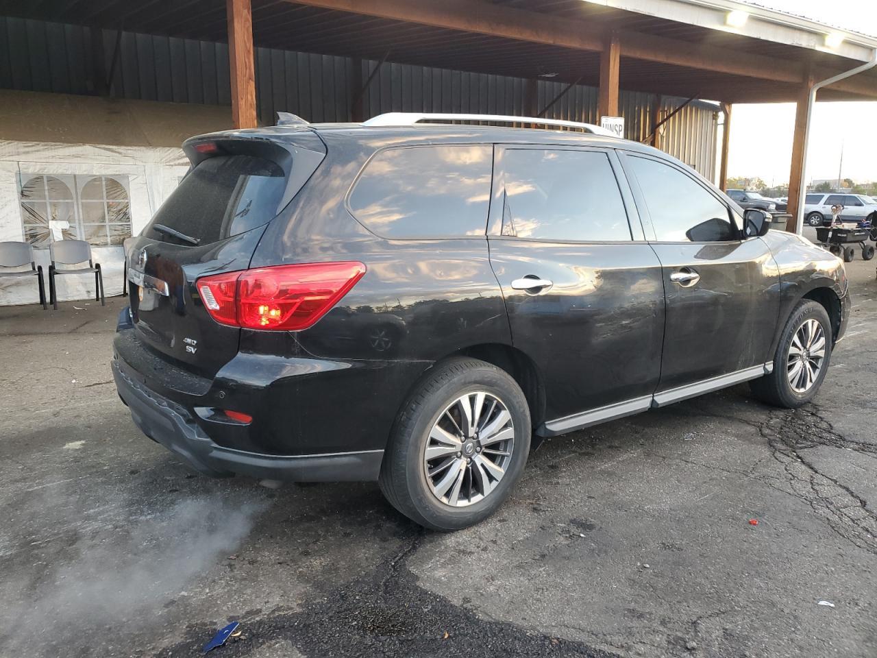 2019 Nissan Pathfinder S - Image 3