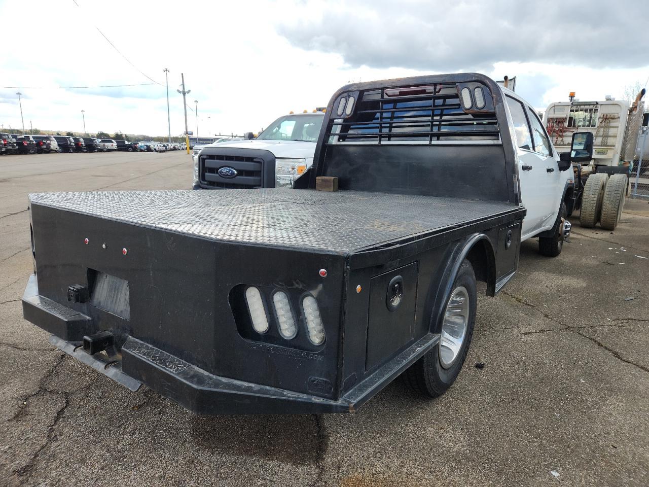 2022 GMC Sierra K3500 Flatbed Truck - Image 3