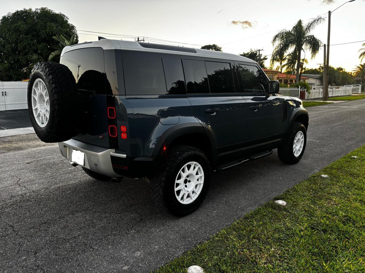 2023 Land Rover Defender 110 - Image 4