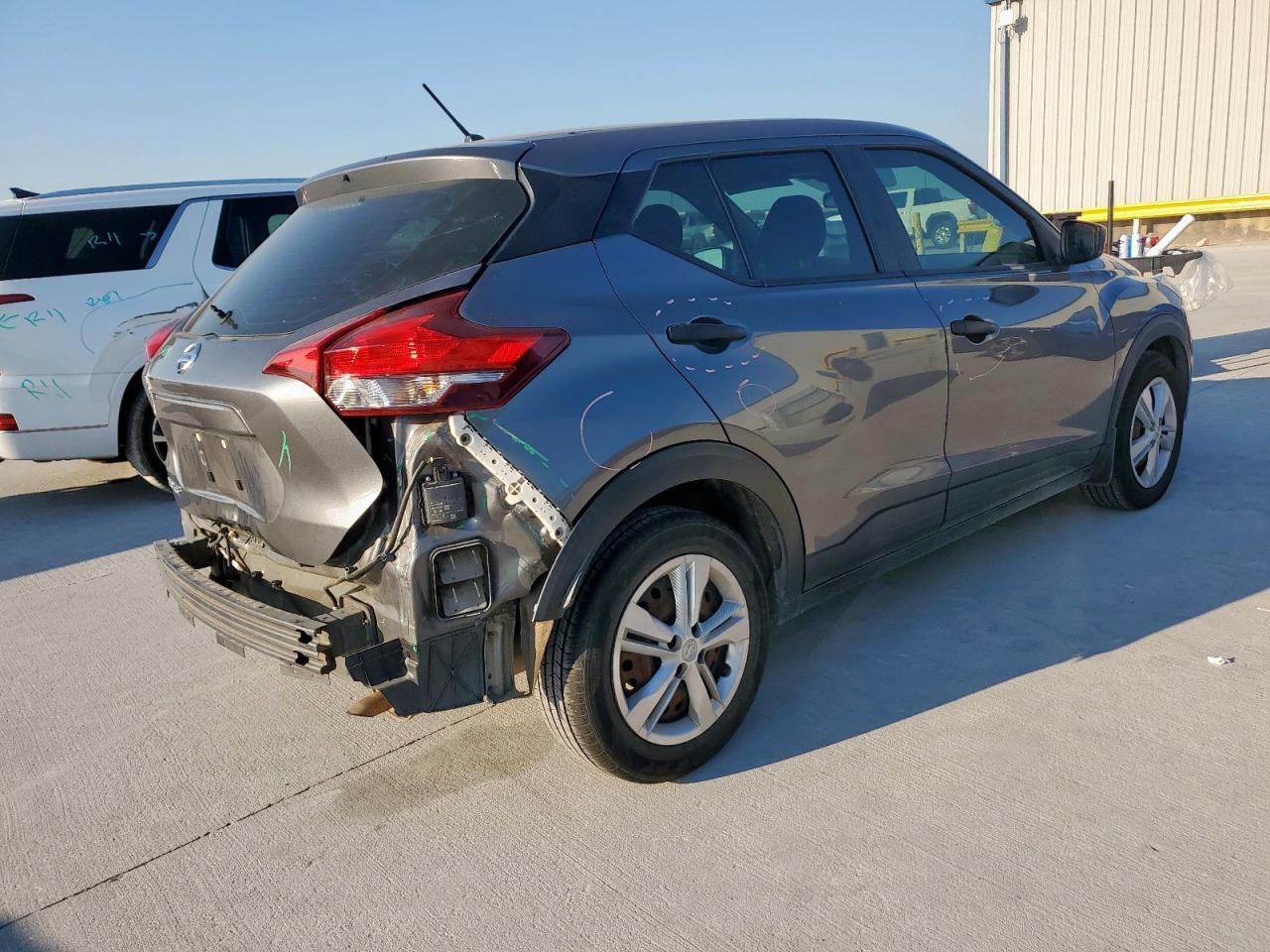 2020 Nissan Kicks S - Фото 3